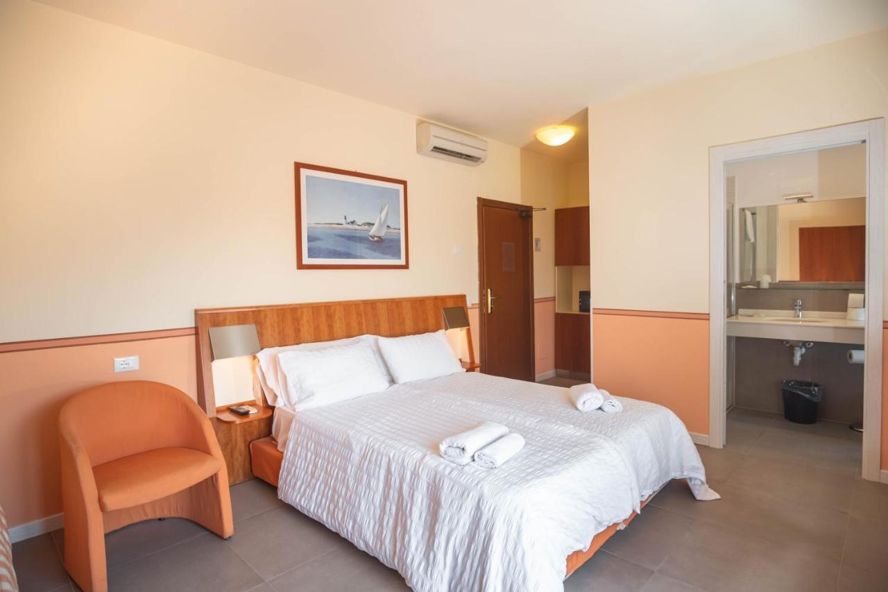 Hotel Romeo Torri Del Benaco Εξωτερικό φωτογραφία