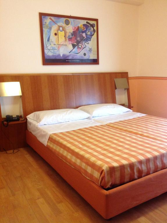 Hotel Romeo Torri Del Benaco Δωμάτιο φωτογραφία