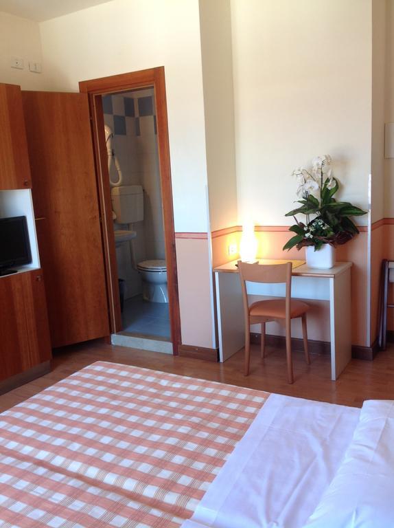 Hotel Romeo Torri Del Benaco Δωμάτιο φωτογραφία